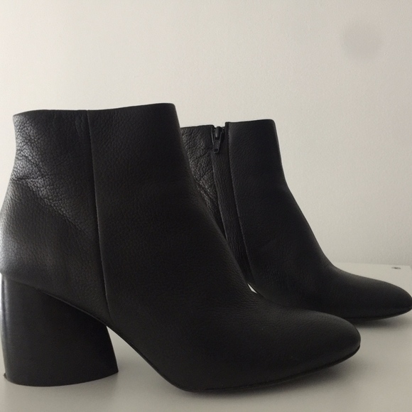 curved heel boots